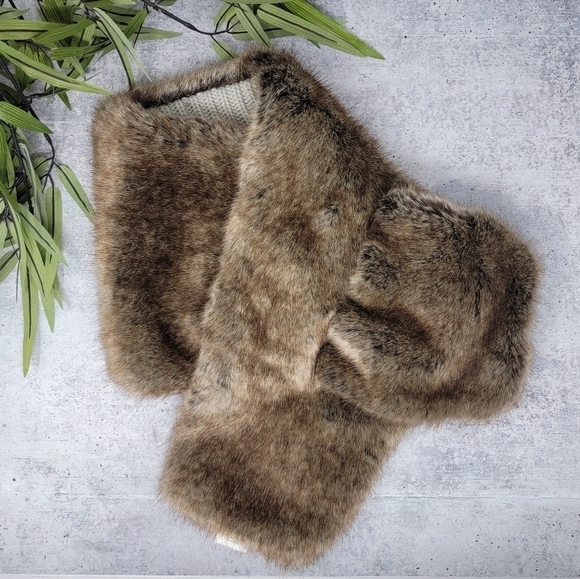 Stella & Dot | Brown Faux Fur Keyhole Wrap Scarf - Picture 1 of 7